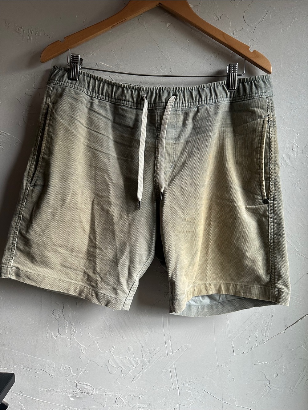 Vuori Optimist Corduroy Shorts Workwear Skate Grunge Mens L Flawed Discoloration